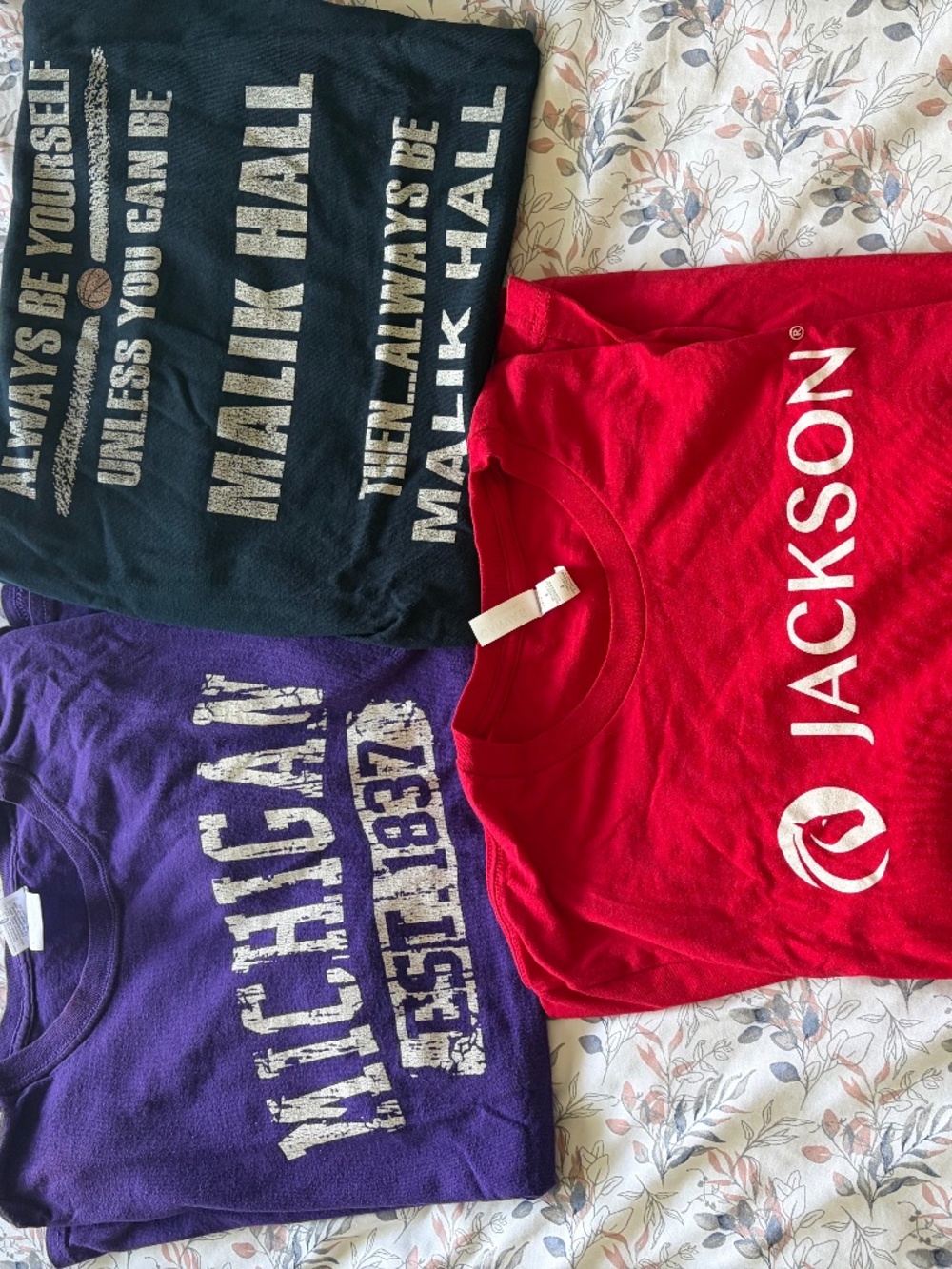 🛍️ Bundle of 3! Size Large Unisex Short Sleeve Graphic Tees 👕 - Picture 1 of 11
